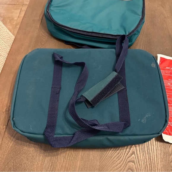 Pyrex Portables Way To Go Insulated Hot/Cold Travel Bags W/Hot Pack - Lot Of 2 - Picture 12 of 14